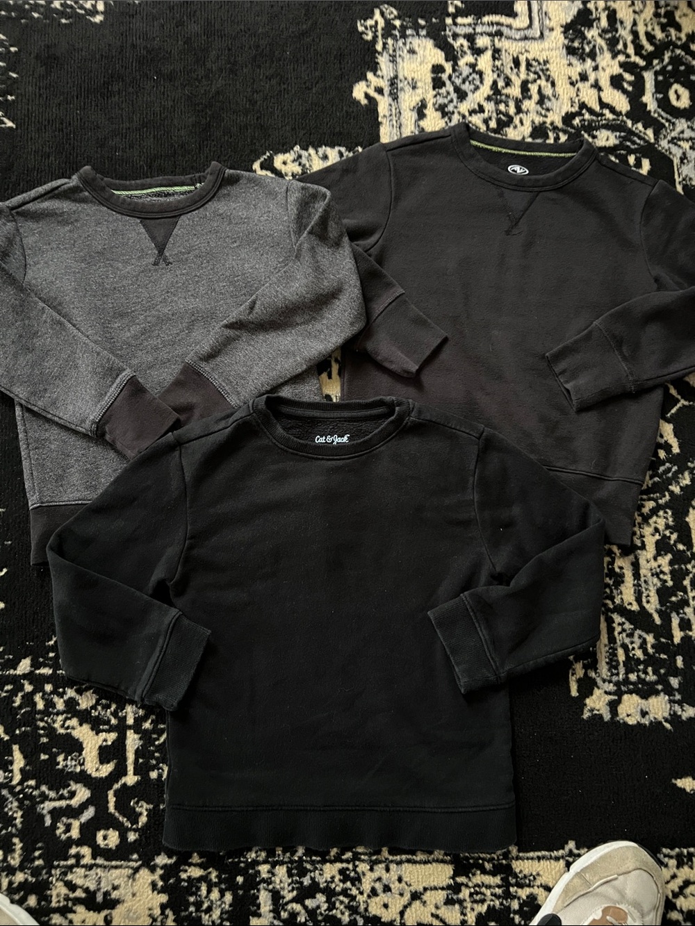 Boys 3 pc sweatshirt bundle size 4/5